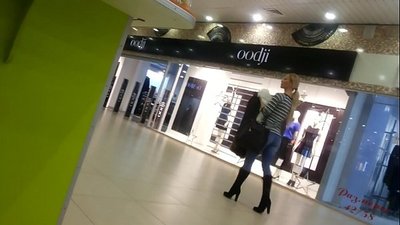 ʻO ka moa ʻoluʻolu ma ka hale kūʻai.